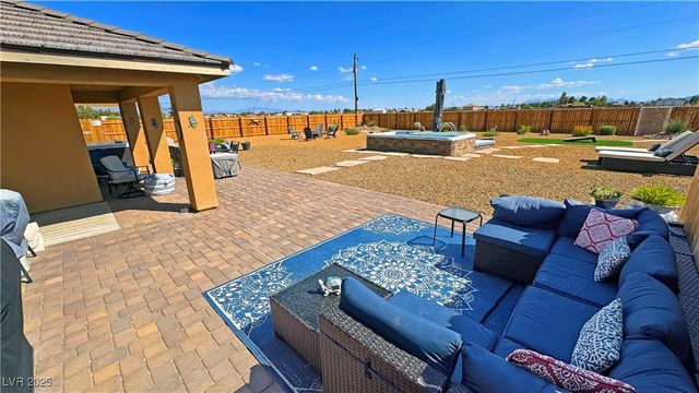 581 East Jaybird Street, Pahrump, NV 89048