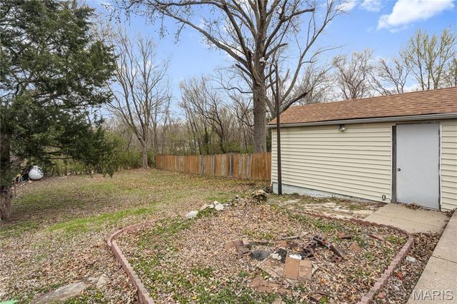 1155 Hall Street, St Charles, MO 63301