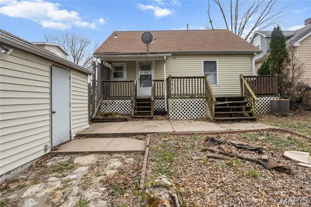 1155 Hall Street, St Charles, MO 63301