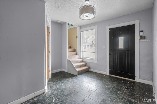 1155 Hall Street, St Charles, MO 63301