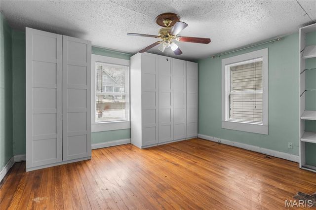 1155 Hall Street, St Charles, MO 63301