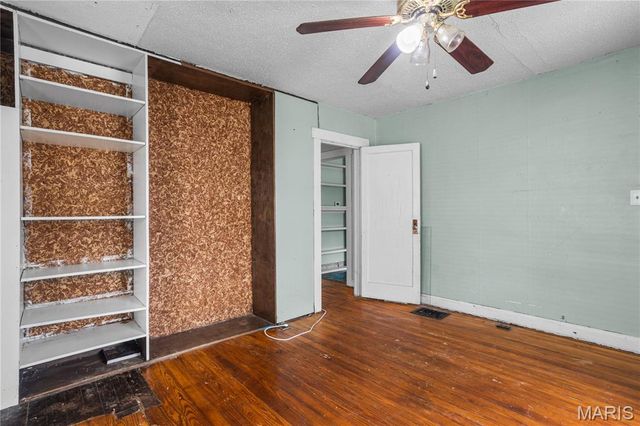 1155 Hall Street, St Charles, MO 63301