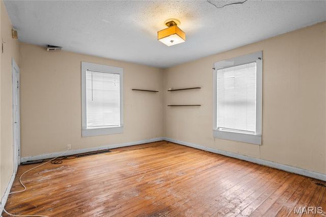 1155 Hall Street, St Charles, MO 63301