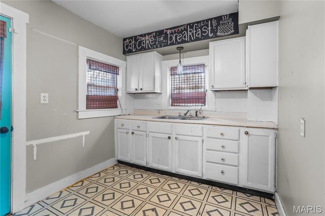 1155 Hall Street, St Charles, MO 63301