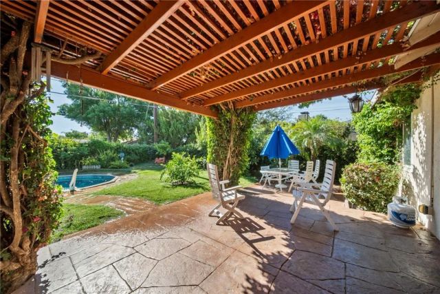 8518 Fullbright Avenue, Winnetka, CA 91306
