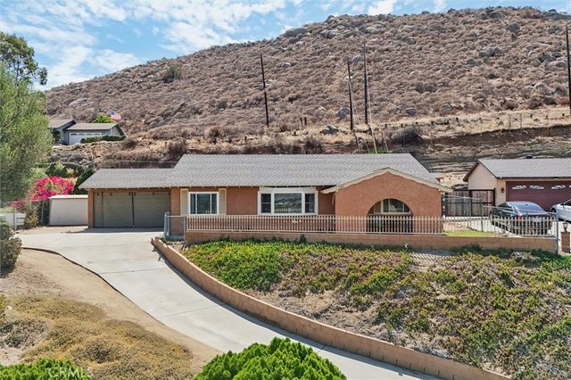 5435 Pinto, Jurupa Valley, CA 92509