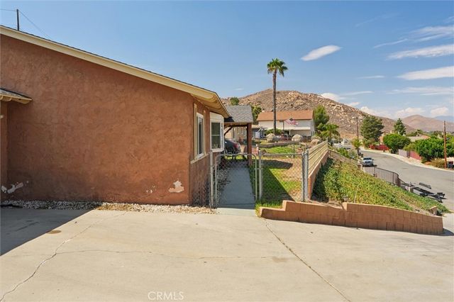 5435 Pinto, Jurupa Valley, CA 92509