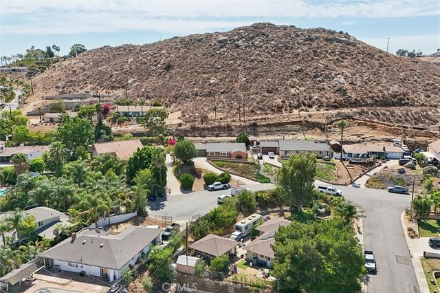 5435 Pinto, Jurupa Valley, CA 92509