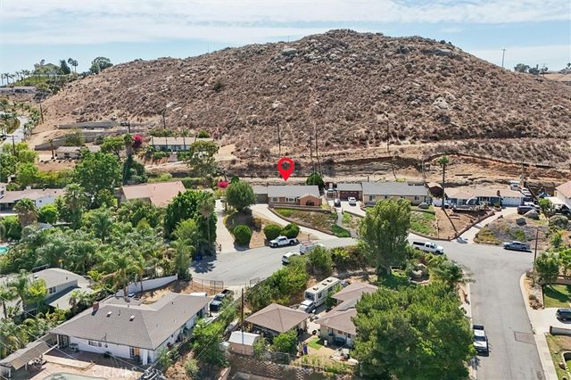 5435 Pinto, Jurupa Valley, CA 92509