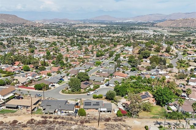 5435 Pinto, Jurupa Valley, CA 92509