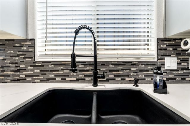 9433 Oxford Wine Court, Las Vegas, NV 89129