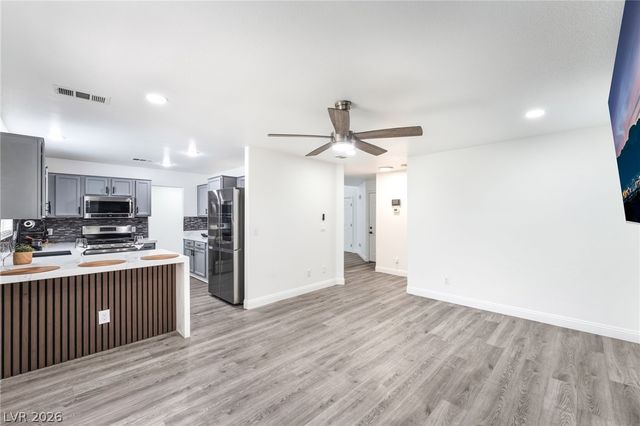 9433 Oxford Wine Court, Las Vegas, NV 89129