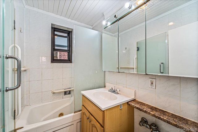213-08 73rd Avenue 4J, Bayside, NY 11364