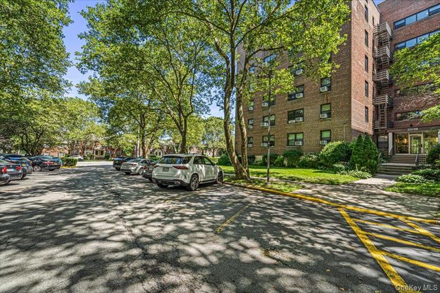 213-08 73rd Avenue 4J, Bayside, NY 11364