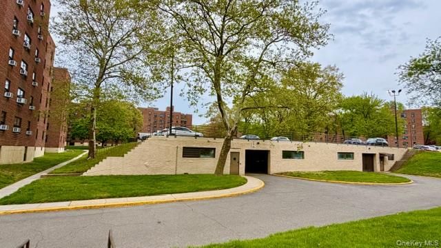 213-08 73rd Avenue 4J, Bayside, NY 11364