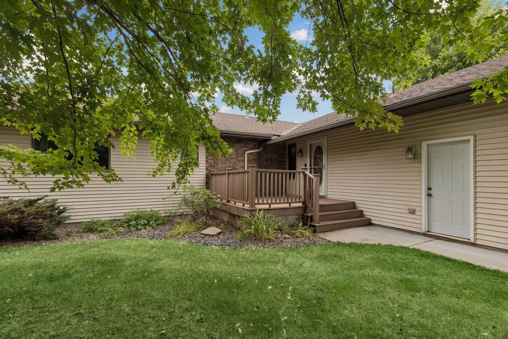 536 Raider Drive, Hudson, WI 54016