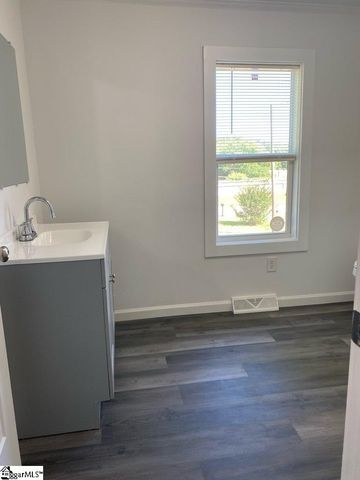 521 Park Street, Inman, SC 29349