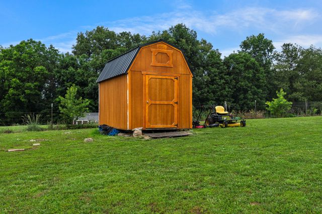 734 Lear Rd, Portland, TN 37148