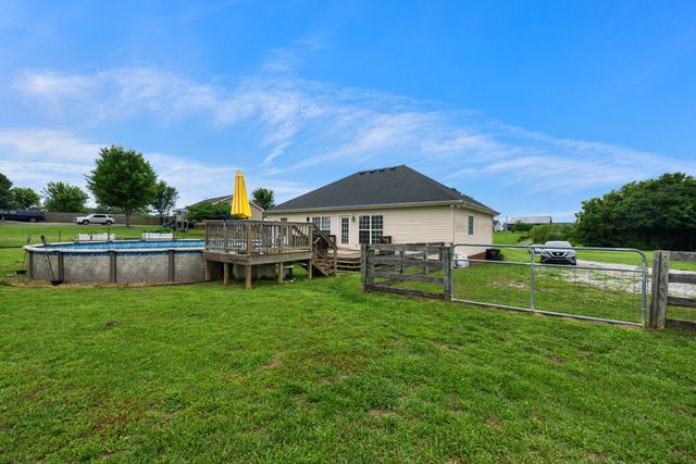 734 Lear Rd, Portland, TN 37148