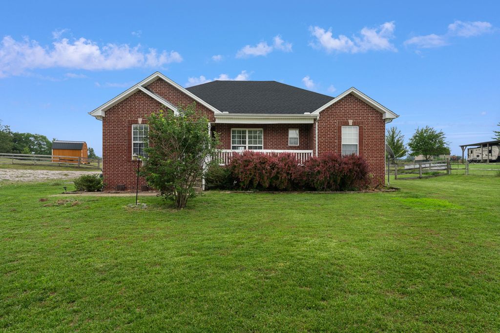 734 Lear Rd, Portland, TN 37148
