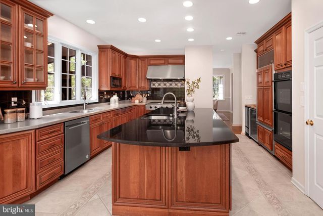 12 CLIFFVIEW CT, Princeton Junction, NJ 08550