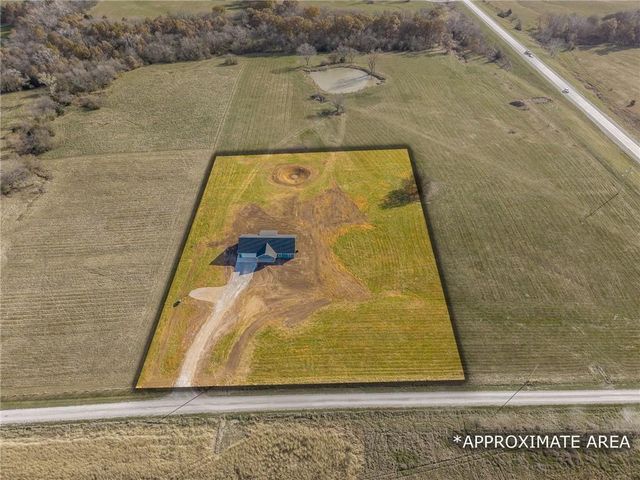 201 NE Shinn Lane, Lathrop, MO 64465