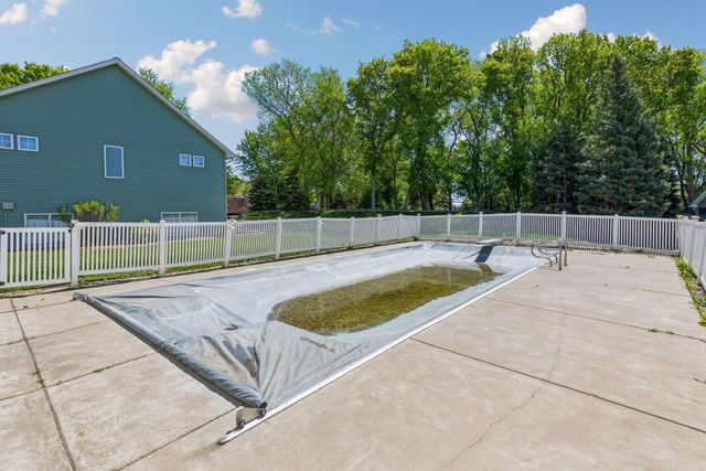 16267 Griffon Trail, Lakeville, MN 55044
