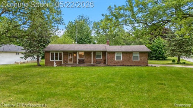 4255 Whispering Oak Drive, Flint Charter Township, MI 48507