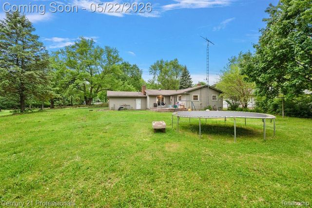 4255 Whispering Oak Drive, Flint Charter Township, MI 48507