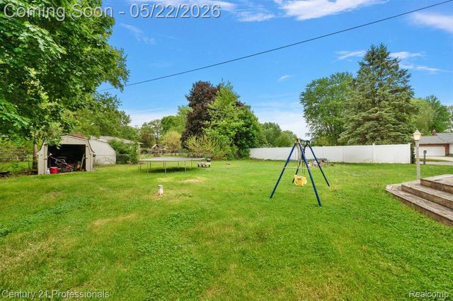 4255 Whispering Oak Drive, Flint Charter Township, MI 48507