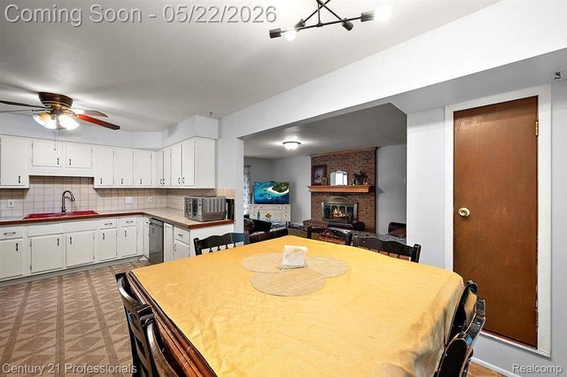 4255 Whispering Oak Drive, Flint Charter Township, MI 48507