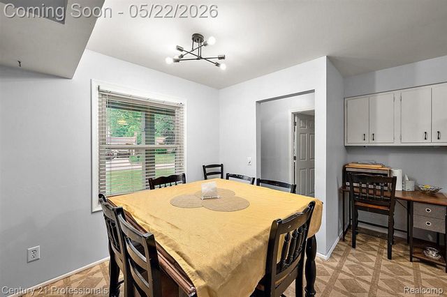 4255 Whispering Oak Drive, Flint Charter Township, MI 48507
