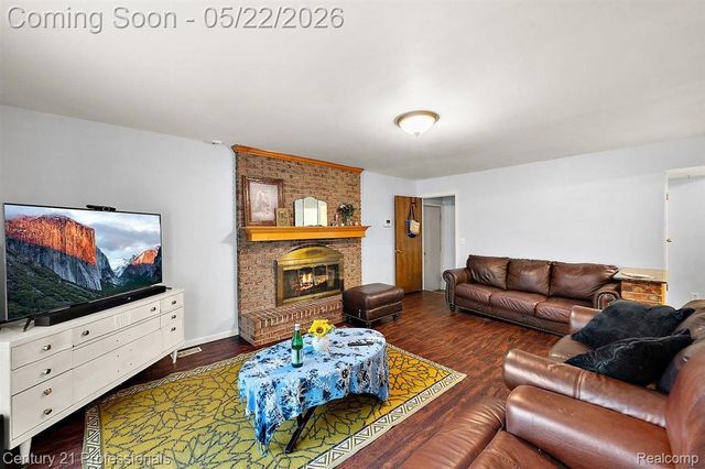 4255 Whispering Oak Drive, Flint Charter Township, MI 48507