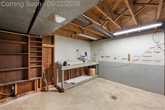 4255 Whispering Oak Drive, Flint Charter Township, MI 48507