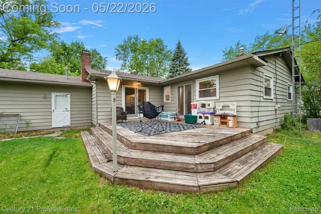 4255 Whispering Oak Drive, Flint Charter Township, MI 48507