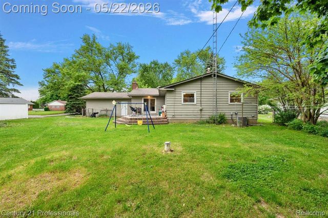 4255 Whispering Oak Drive, Flint Charter Township, MI 48507