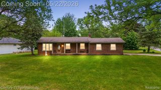 4255 Whispering Oak Drive, Flint Charter Township, MI 48507