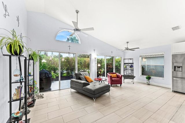 9702 Harbour Lake Circle, Boynton Beach, FL 33437