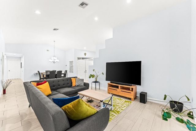 9702 Harbour Lake Circle, Boynton Beach, FL 33437