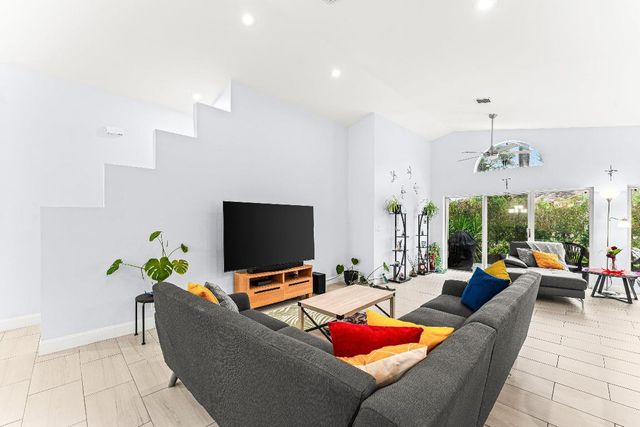 9702 Harbour Lake Circle, Boynton Beach, FL 33437