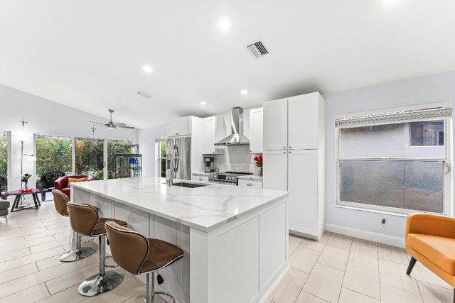 9702 Harbour Lake Circle, Boynton Beach, FL 33437