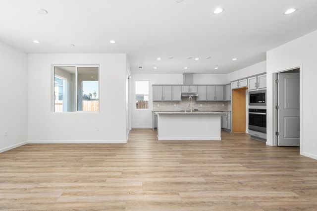 1876 Vallejo Avenue, Dinuba, CA 93618