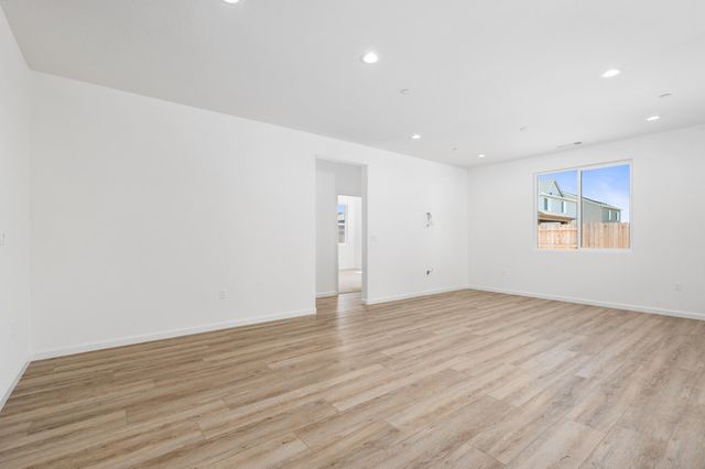 1876 Vallejo Avenue, Dinuba, CA 93618