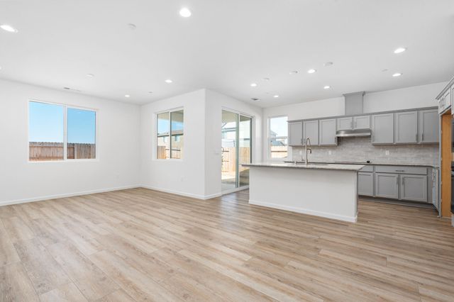 1876 Vallejo Avenue, Dinuba, CA 93618