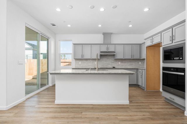 1876 Vallejo Avenue, Dinuba, CA 93618