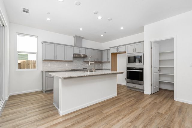 1876 Vallejo Avenue, Dinuba, CA 93618