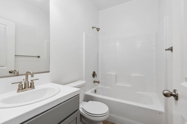 1876 Vallejo Avenue, Dinuba, CA 93618