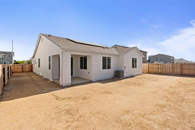 1876 Vallejo Avenue, Dinuba, CA 93618