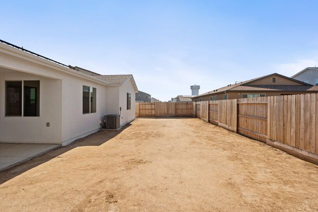 1876 Vallejo Avenue, Dinuba, CA 93618