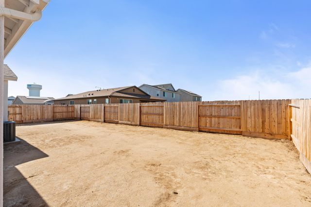 1876 Vallejo Avenue, Dinuba, CA 93618